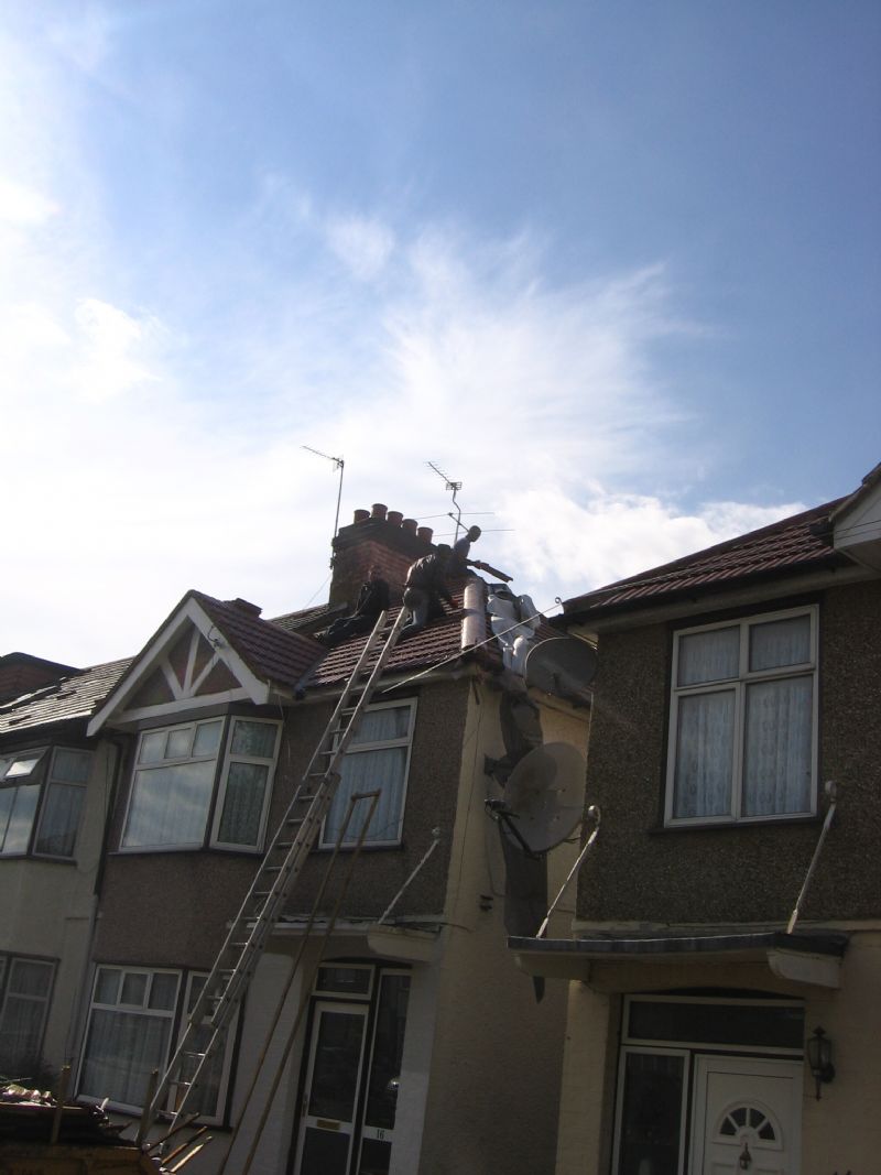Roofing firm caught on camera risking lives